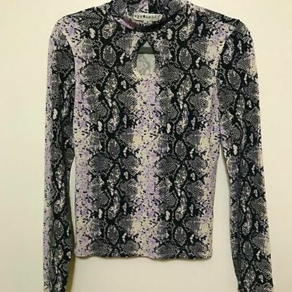 NWT Eye Candy Long sleeve Key hole Snakeskin top - Picture 2 of 7